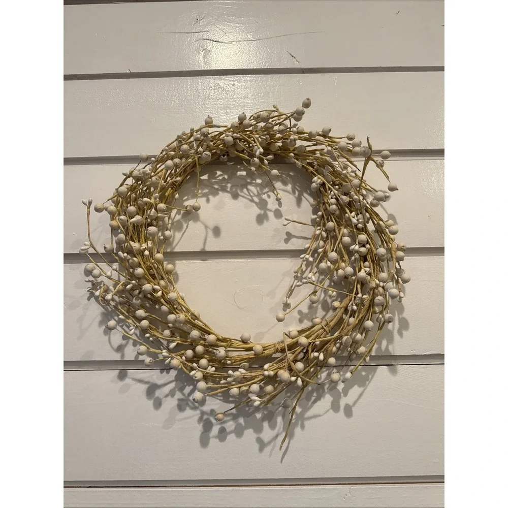 Artificial White Berry Wreath With Natural Twig Base O L A005‎